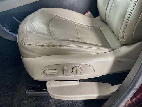 Used 2018 Buick Enclave Essence FWD image 17