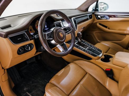 Certified 2016 Porsche Macan Turbo image 4