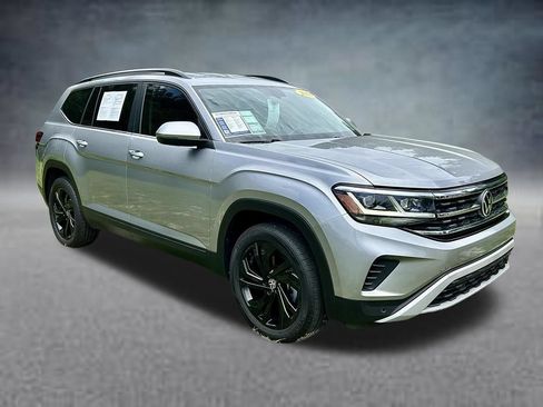 Used 2023 Volkswagen Atlas SE w/ Black Wheel Package FWD image 3