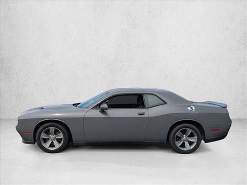 Used 2019 Dodge Challenger SXT RWD image 9
