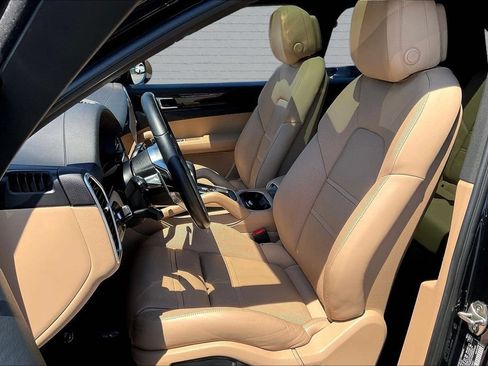 Used 2022 Porsche Cayenne AWD/4WD image 21