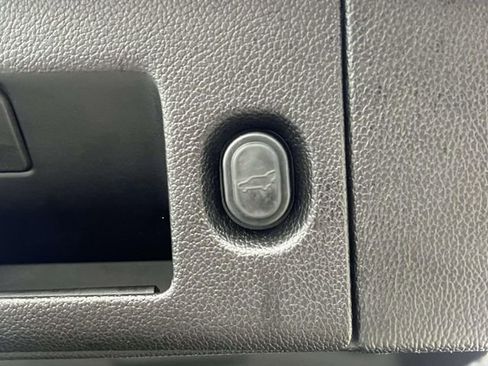 Used 2016 Cadillac Escalade Platinum image 13