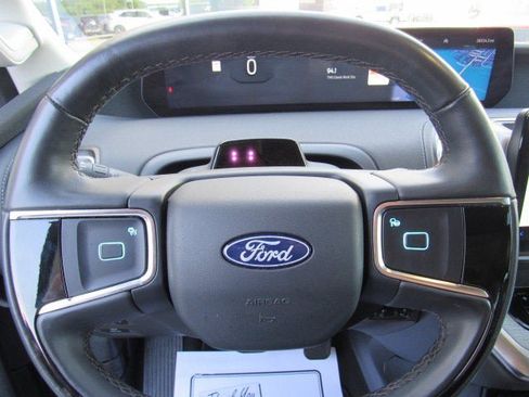 Used 2025 Ford Expedition Platinum AWD/4WD image 12