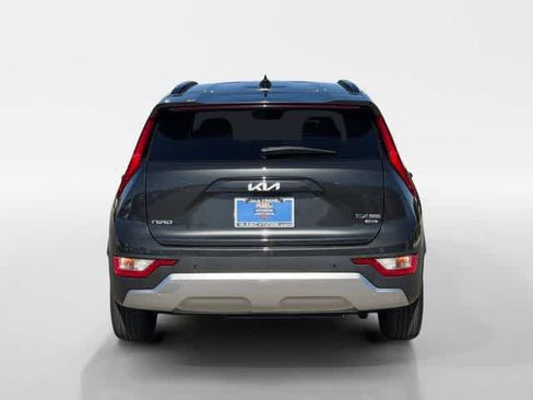 Used 2023 Kia Niro EX image 4