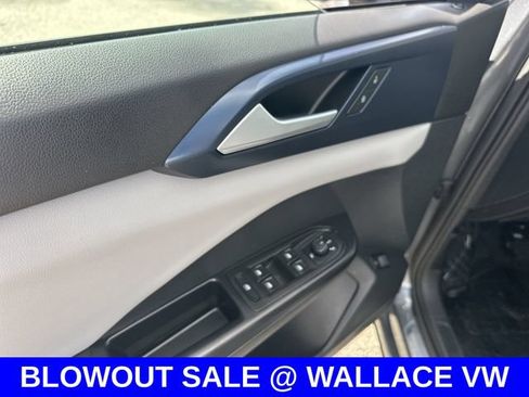 Certified 2023 Volkswagen Taos SE FWD image 16