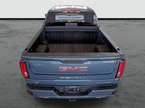Used 2025 GMC Sierra 1500 Denali w/ Denali Reserve Package AWD/4WD image 3