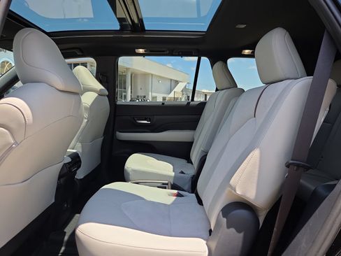 Used 2026 Toyota Grand Highlander AWD Hybrid image 11