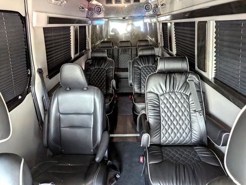 Used 2017 Mercedes-Benz Sprinter 2500 image 26