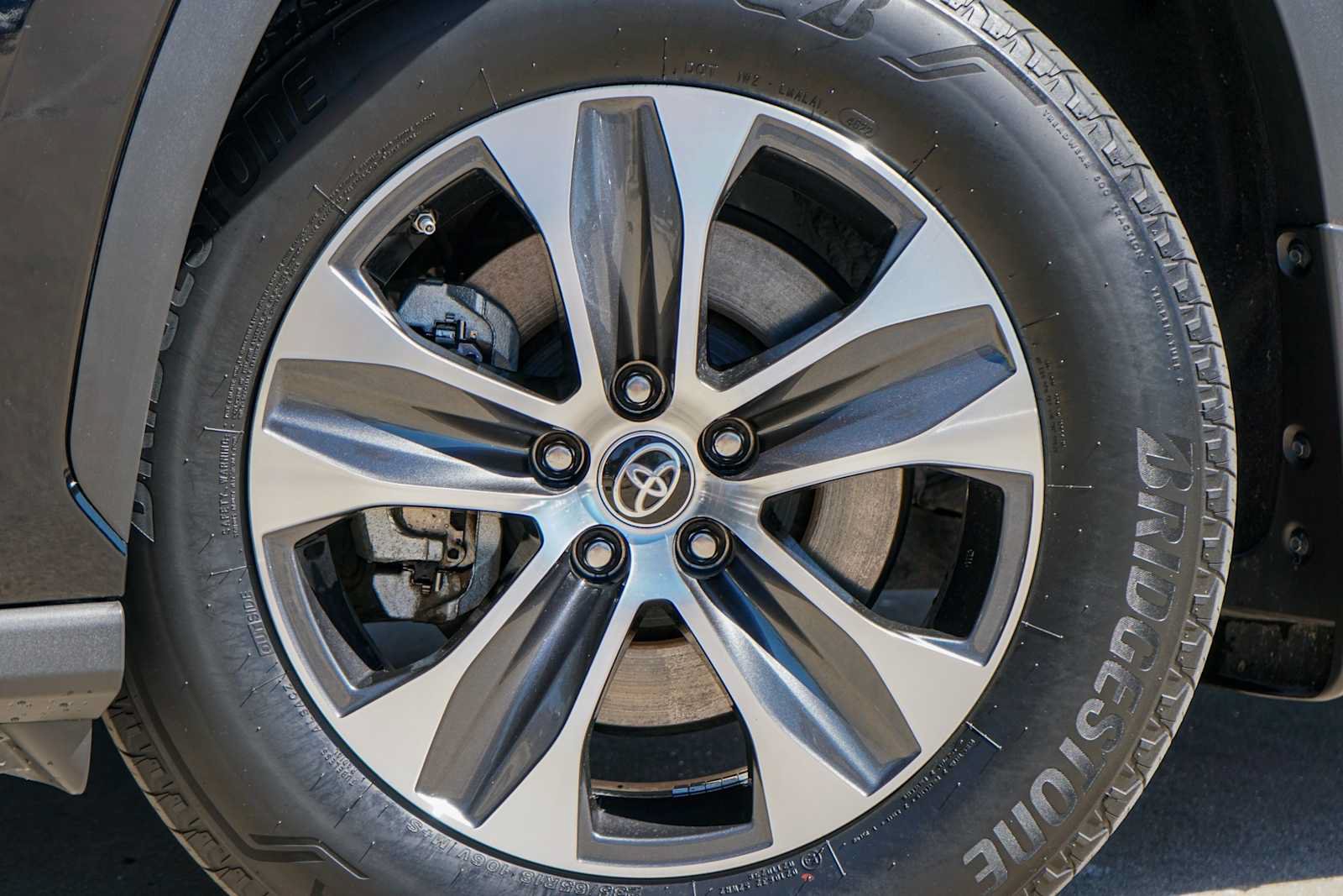 Used 2023 Toyota Highlander XLE FWD image 12