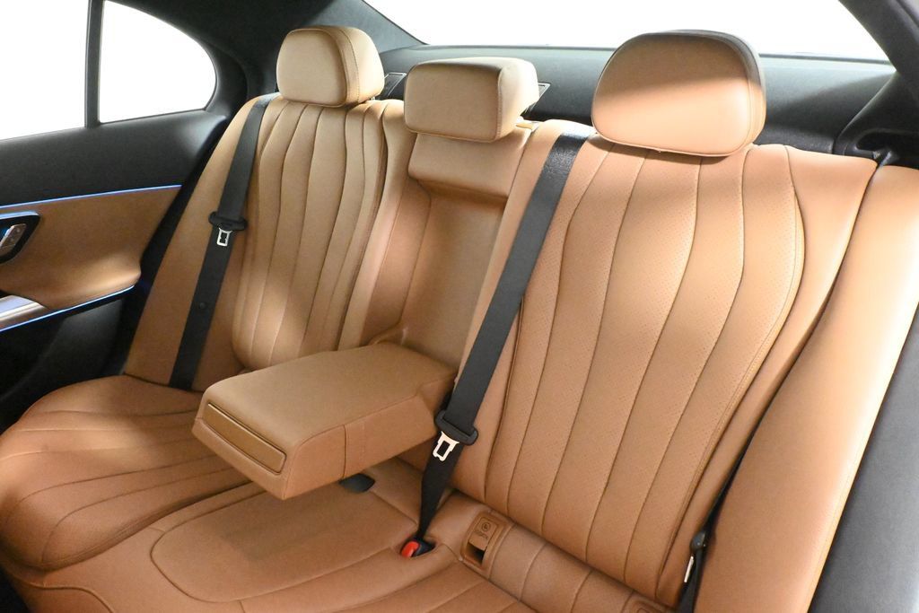 Used 2026 Mercedes-Benz E 350 4MATIC Sedan image 4