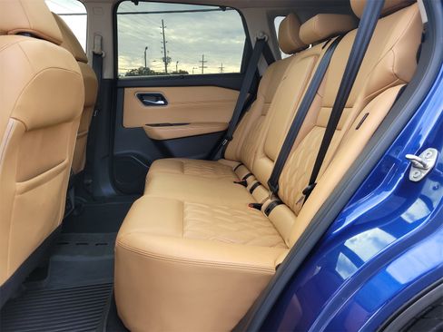 Used 2021 Nissan Rogue Platinum image 12