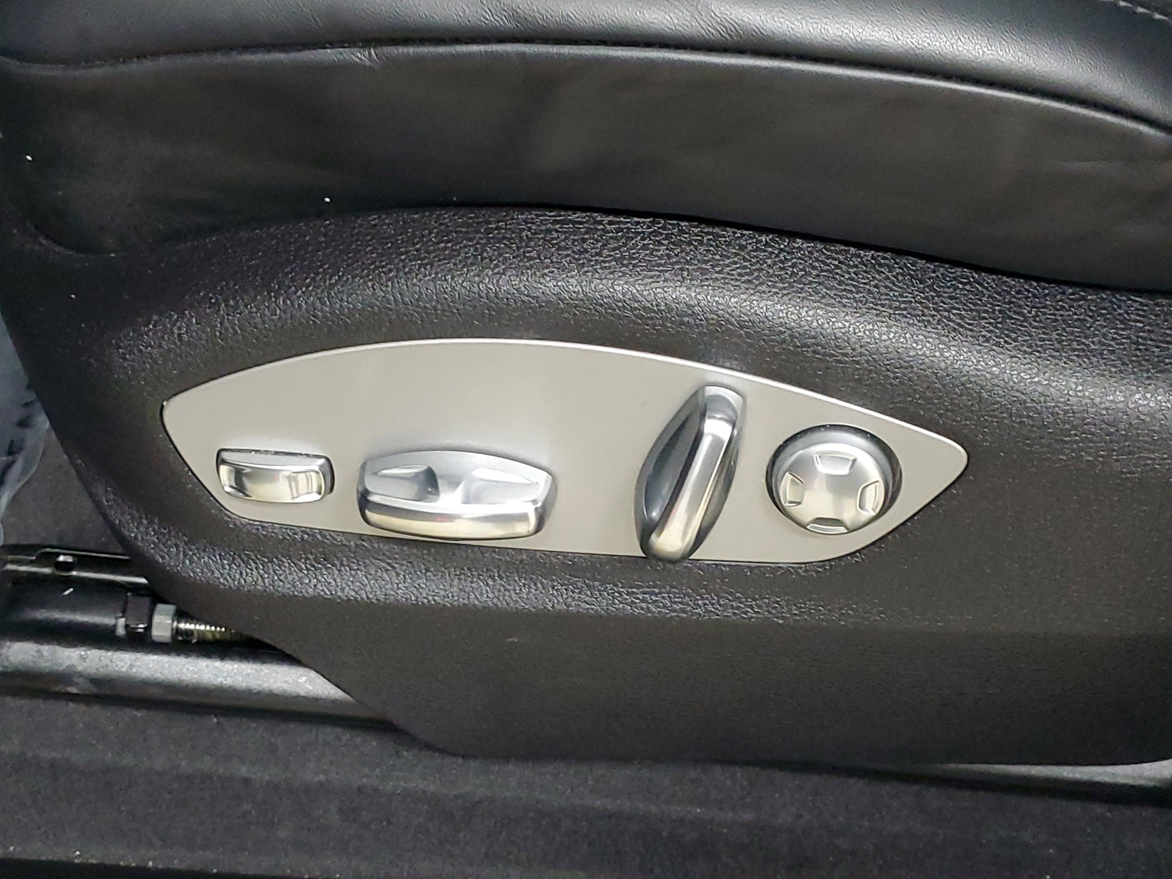 Used 2025 Porsche Macan AWD/4WD image 20