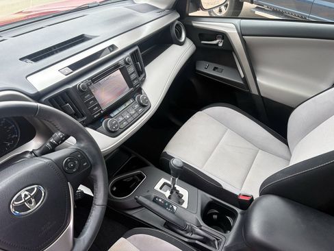 Used 2016 Toyota RAV4 XLE AWD/4WD image 17
