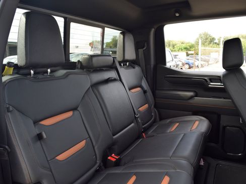 Used 2025 GMC Sierra 1500 AT4 w/ AT4 Premium Package AWD/4WD image 22