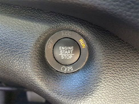 Used 2021 Jeep Cherokee Latitude Plus image 32