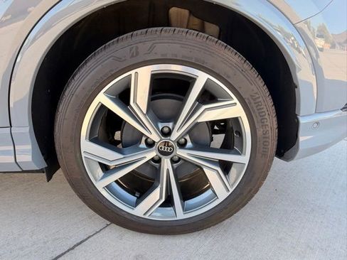 Used 2024 Audi Q4 e-tron Premium Plus w/ Premium Plus AWD/4WD image 7
