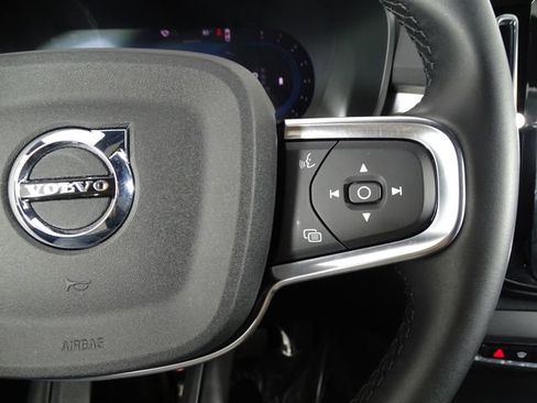 Used 2025 Volvo XC40 B5 Core image 27