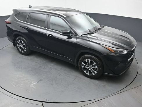 Certified 2026 Toyota Highlander XLE w/ Protection Package #3 (TMS) AWD/4WD image 49