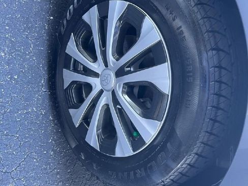 Used 2022 Toyota Prius L Eco image 32