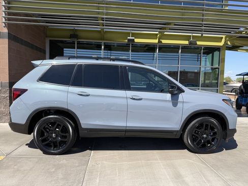 Used 2025 Honda Passport Black Edition image 9