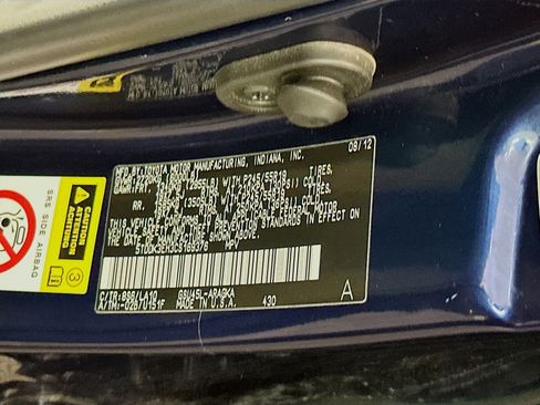 Used 2012 Toyota Highlander Limited w/ Tow Pkg image 12