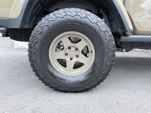 Used 2020 Jeep Gladiator Rubicon AWD/4WD image 35