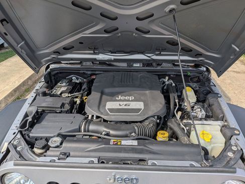 Used 2016 Jeep Wrangler Sport w/ Connectivity Group image 14