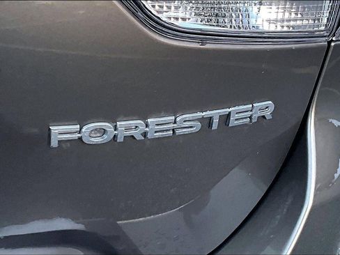 Used 2021 Subaru Forester Limited image 8