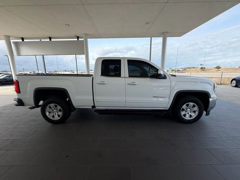 Used 2018 GMC Sierra 1500 SLE w/ SLE Value Package image 4