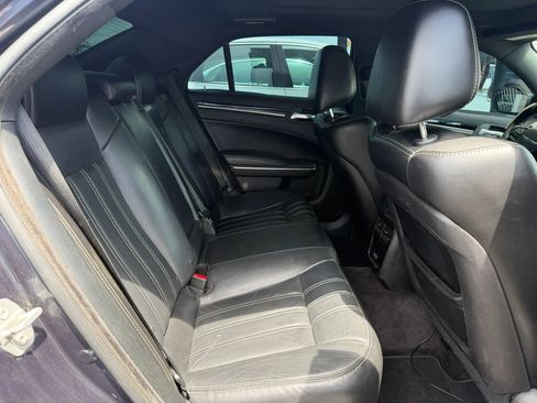 Used 2018 Chrysler 300 S w/ 300S Premium Group RWD image 11