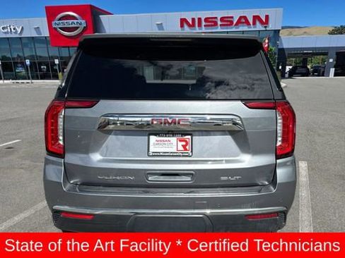 Used 2021 GMC Yukon SLT w/ SLT Premium Package image 4