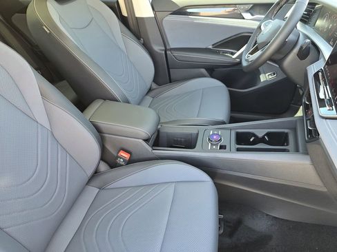 New 2026 Volkswagen Tiguan SE image 10