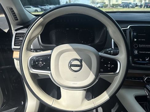 Used 2021 Volvo XC90 T6 Momentum w/ Climate Package image 13