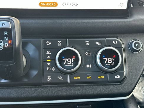 Used 2023 Land Rover Defender 130 X-Dynamic SE image 24