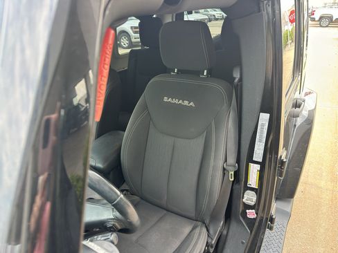 Used 2016 Jeep Wrangler Unlimited Sahara w/ Connectivity Group AWD/4WD image 26