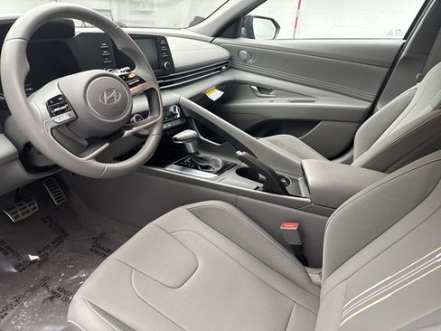 Used 2025 Hyundai Elantra Sport FWD image 10