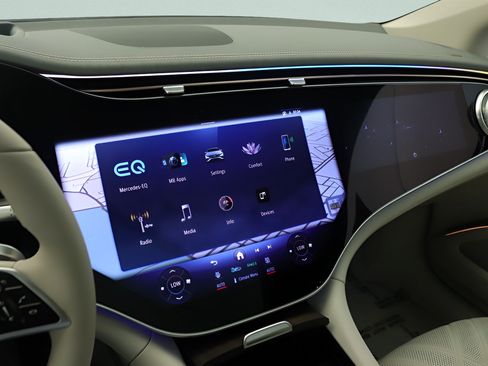 Certified 2023 Mercedes-Benz EQS 580 4MATIC Sedan image 9