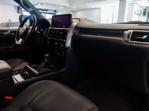 Used 2023 Lexus GX 460 Premium w/ Accessory Package AWD/4WD image 21