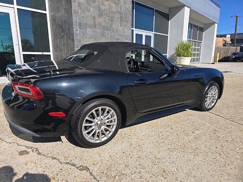 Used 2019 FIAT 124 Spider Classica w/ Technology Group image 32