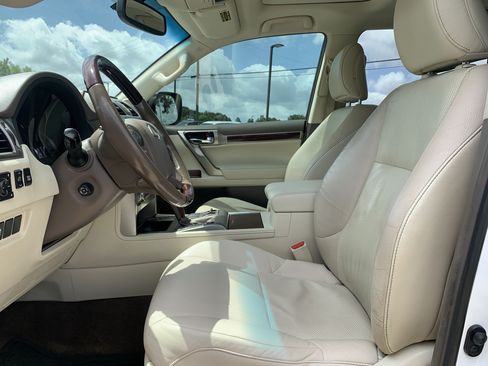 Used 2015 Lexus GX 460 w/ Premium Package AWD/4WD image 16