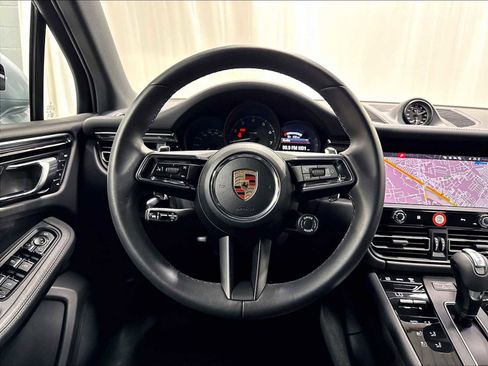 Used 2026 Porsche Macan AWD/4WD image 17