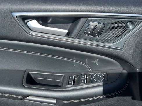 Used 2024 Ford Edge Titanium image 8