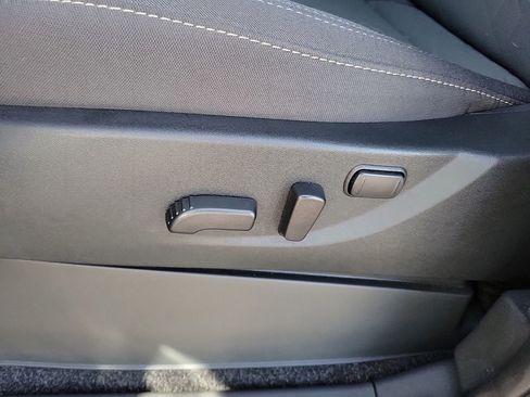 Used 2025 Nissan Frontier SV image 10