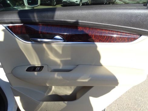 Used 2017 Cadillac XT5 Luxury image 43