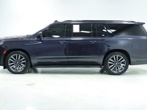 Used 2022 Cadillac Escalade ESV Sport Platinum AWD/4WD image 4