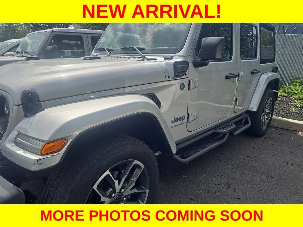 Used 2024 Jeep Wrangler Unlimited AWD/4WD image 2
