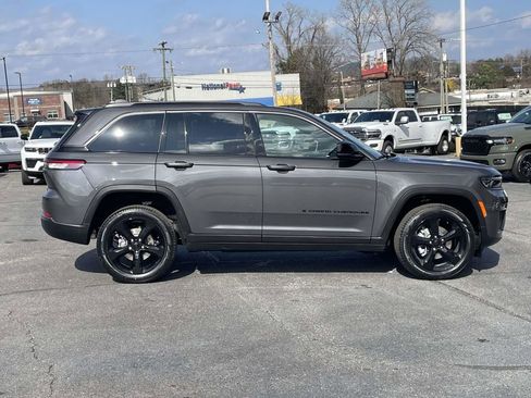New 2026 Jeep Grand Cherokee Limited w/ Limited Altitude Package AWD/4WD image 9