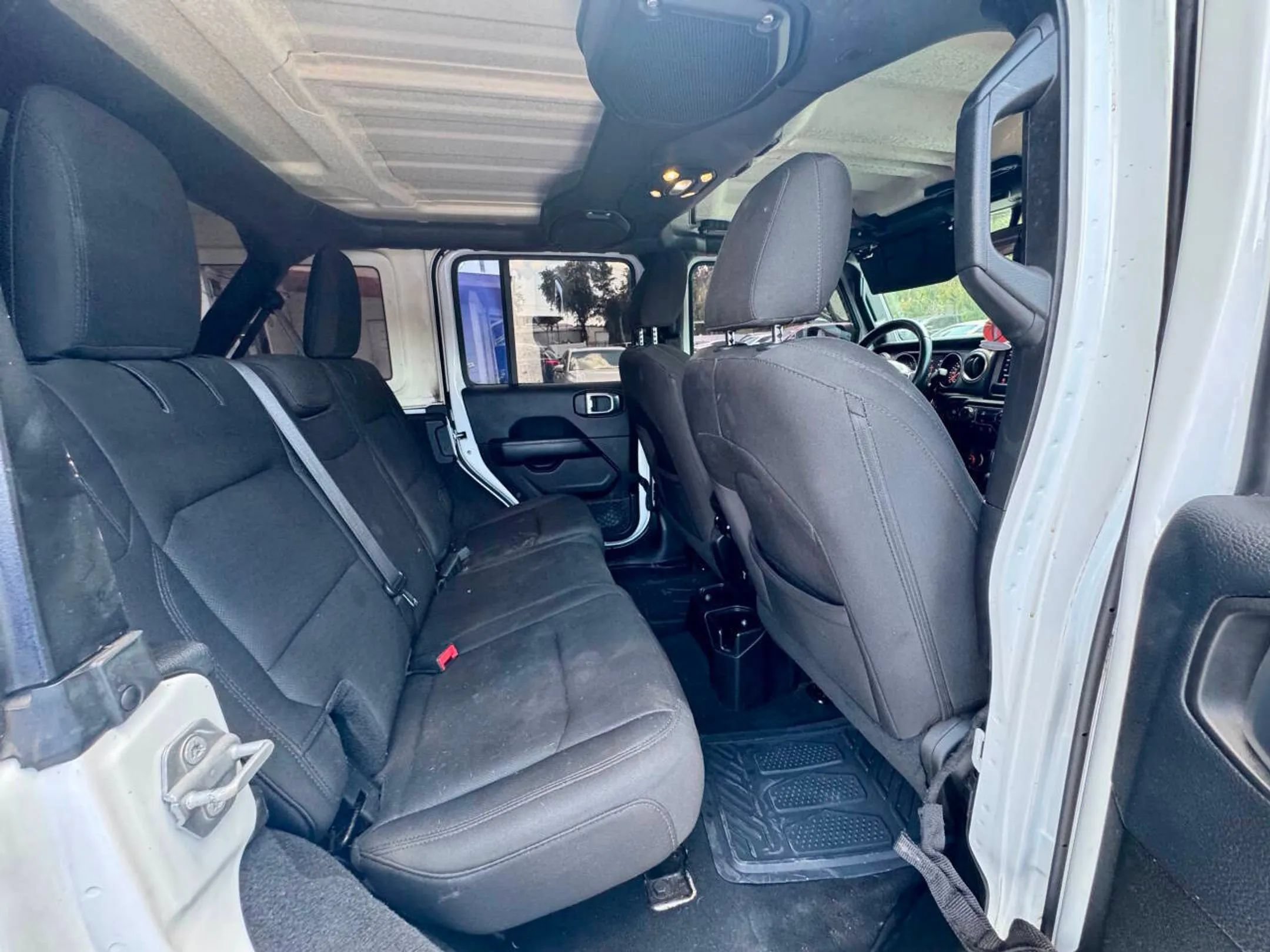Used 2019 Jeep Wrangler Unlimited Sahara AWD/4WD image 24