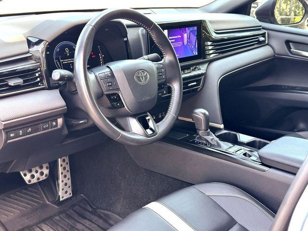 Used 2025 Toyota Camry SE w/ Convenience Package FWD image 13