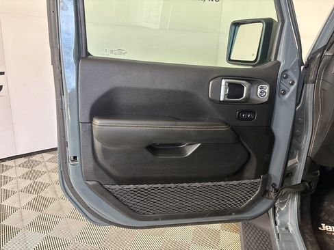 Used 2025 Jeep Wrangler Unlimited Sahara AWD/4WD image 7